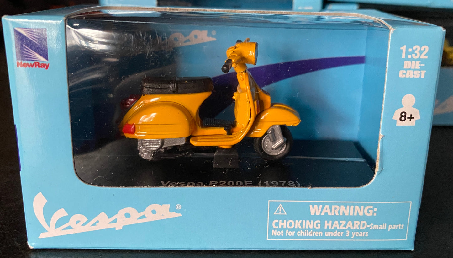 verschiedene Vespa Modelle im Maßstab 32:1, Vespa Modelle, Vespa Spielzeug