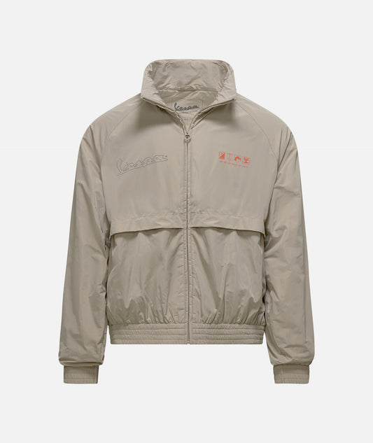 Regenschutz Vespa, Windschutz Vespa, Wetterschutz Vespa, Windjacke Vespa, Vespa Bekleidung, Vespa Merchandising, vespa Funktionsbekleidung, Vespa Witterungsschutz, Vespa neue Kollektion, Vespa Kollektion 2024, Vespa DEC Kollektion