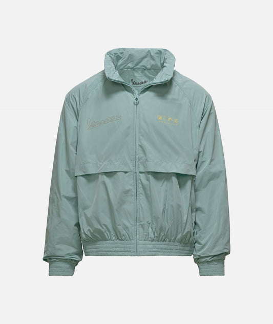 Regenschutz Vespa, Windschutz Vespa, Wetterschutz Vespa, Windjacke Vespa, Vespa Bekleidung, Vespa Merchandising, vespa Funktionsbekleidung, Vespa Witterungsschutz, Vespa neue Kollektion, Vespa Kollektion 2024, Vespa DEC Kollektion