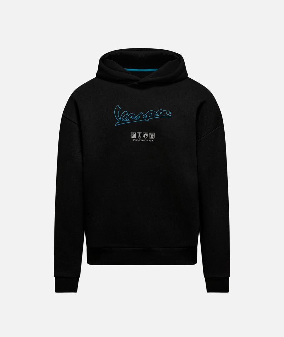 Vespa Dec Hoodie black, vespa DEC kollektion, Vespa Pullover, Vespa Bekleidung, Bekleidung Vespa, vespa 2024 Kollektion, Vespa neue Kollektion, Kleidung Vespa, Vespa kleidung, vespa Hoodie, Vespa Sweatshirt