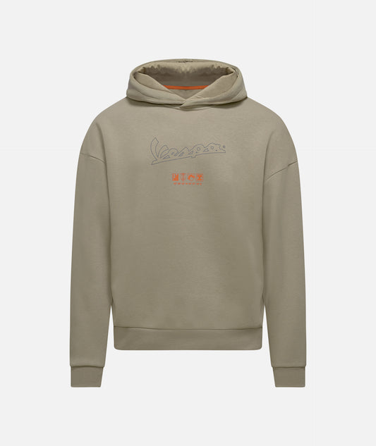 Vespa Dec Hoodie Nomad, vespa DEC kollektion, Vespa Pullover, Vespa Bekleidung, Bekleidung Vespa, vespa 2024 Kollektion, Vespa neue Kollektion, Kleidung Vespa, Vespa kleidung, vespa Hoodie, Vespa Sweatshirt