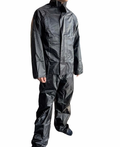 Vespa regenanzug, regenanzug 2 teilig, 2 teiliger Regenanzug, Vespa fahren bei regen, regenschutz Vespa, Vespa schützen vor Regen, Beinkleid Vespa, vespa regenschutz, Wetterschutz Vespa