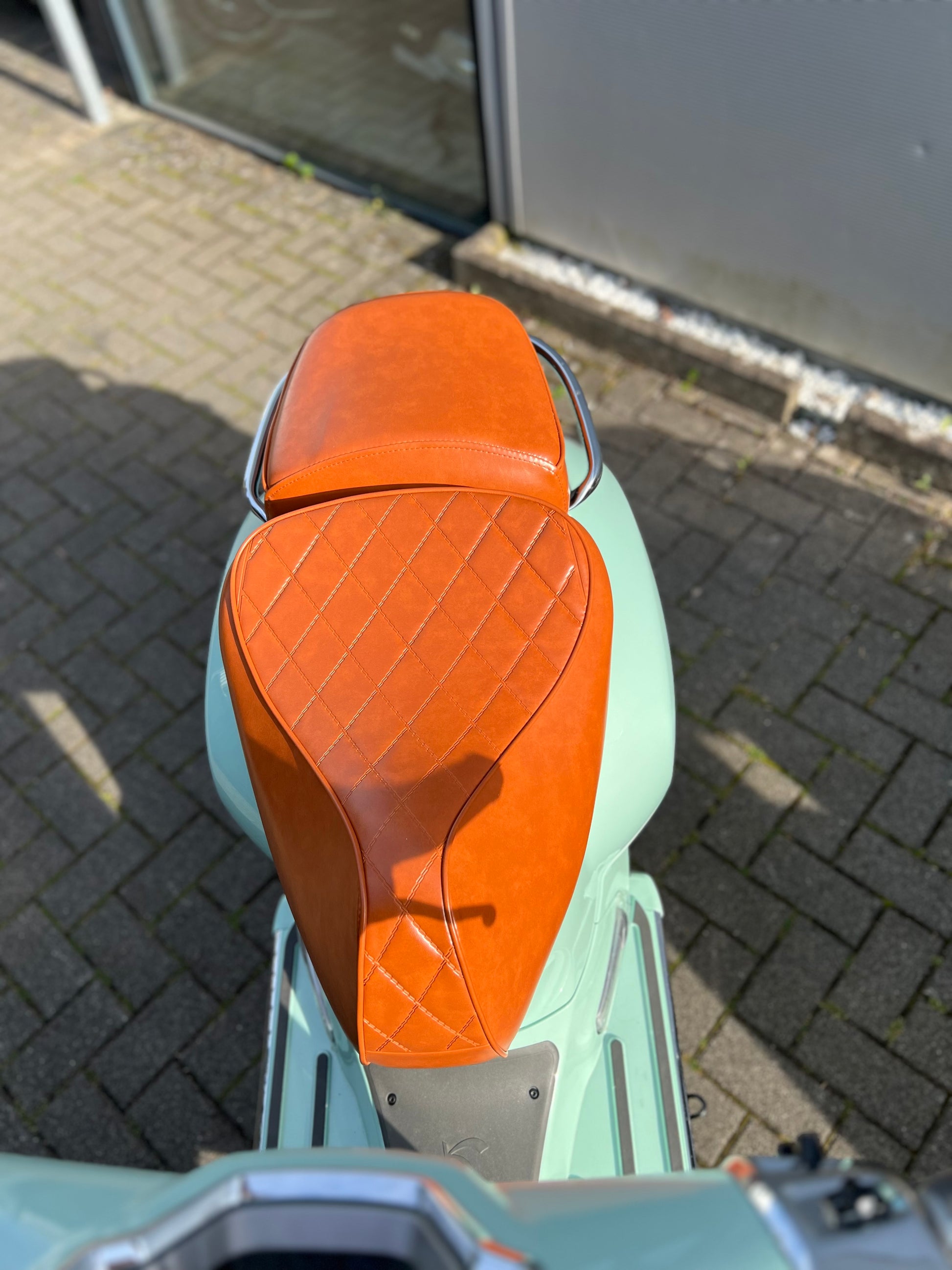 Vespa Sattel, Vespa Sattel für 125/300 GTS, Vespa brauner Sattel, Vespa Ledersattel, Vespa Kunstleder Sattel, Vespa Duo Sattel, Vespa Zubehör, Vespa Ersatzteile