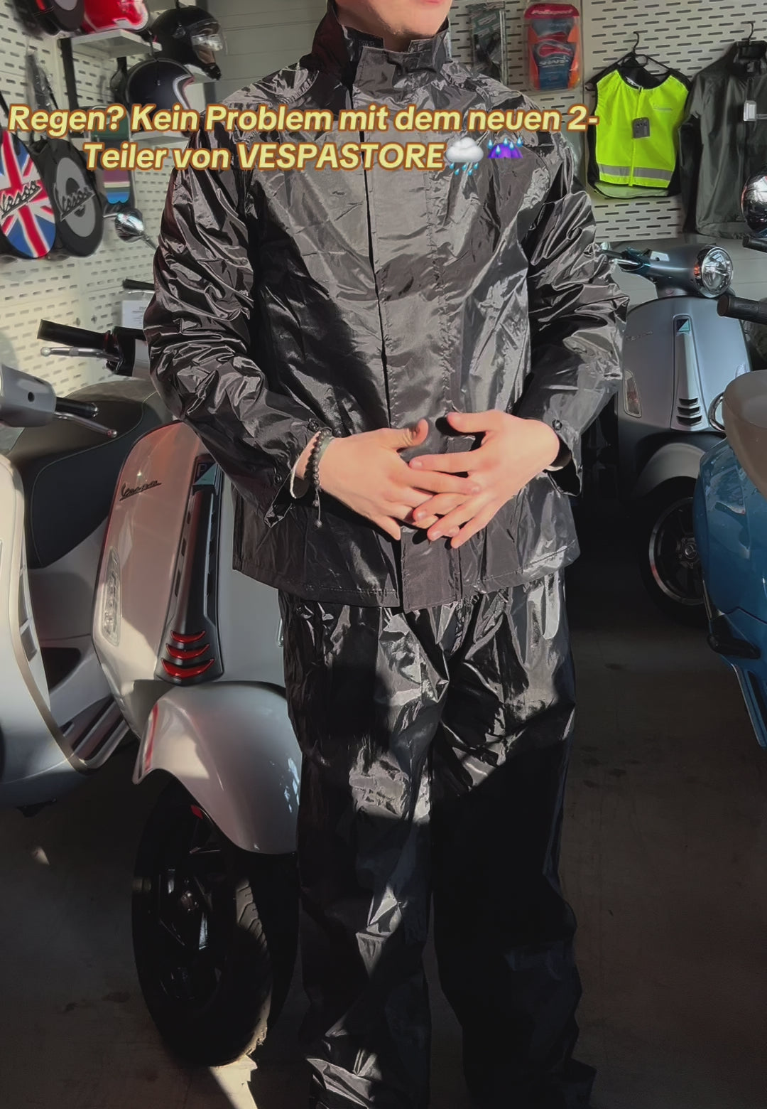 Vespa regenanzug, regenanzug 2 teilig, 2 teiliger Regenanzug, Vespa fahren bei regen, regenschutz Vespa, Vespa schützen vor Regen, Beinkleid Vespa, vespa regenschutz, Wetterschutz Vespa