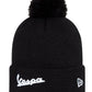 schwarze Mütze mit Knit bobble, Vespa Mütze, Vespa Mütze mit Bommel, Mütze mit Vespa Motiv
